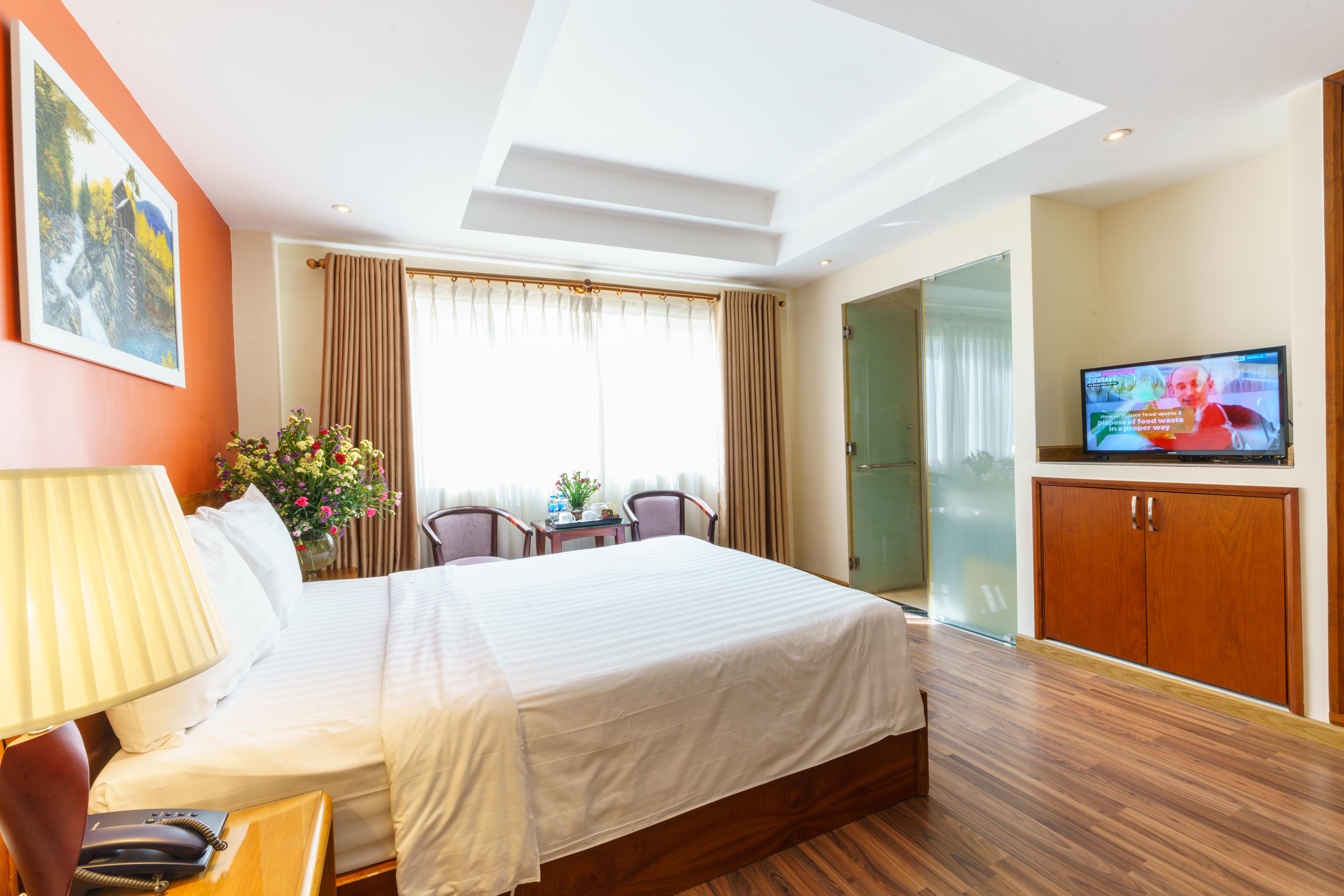 EXECUTIVE DOUBLE OR TWIN ROOM